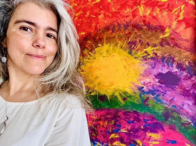 Reiki ile İçsel Çocuk Çalışması sırasında içsel bağ kurmayı simgeleyen renkli bir tablo ve uygulayıcı portresi