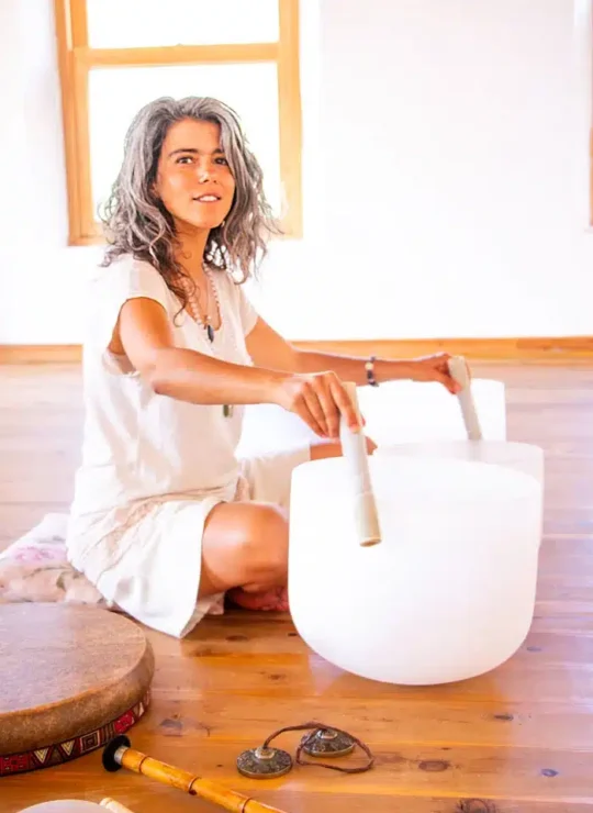 Hande Özerden, who offers Reiki sessions in London, playing the quartz crystal bowls.